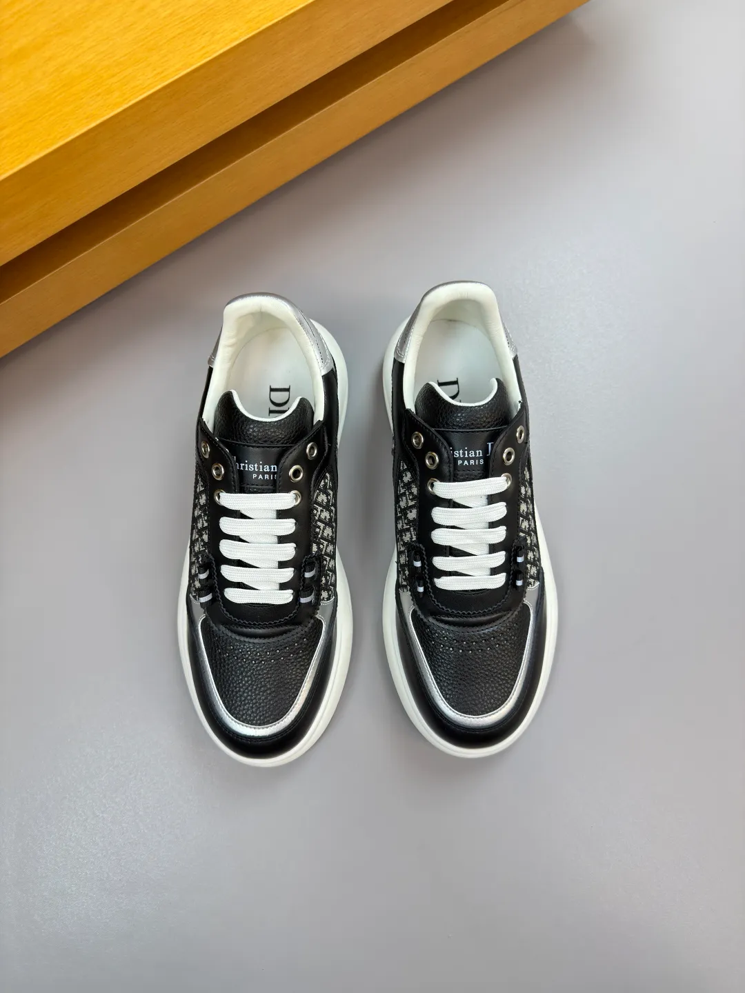 [Dior] Dior P780 men's shoes💰 - High-end quality original order·Casual sports shoes - Upper: 🔝Nappa calfskin, perforated calfskin, brand totem canvas cloth, tongue. Heel. Silk-printed high-frequency brand logo - Inner: water-dyed cowhide, foot pad; brand canvas - Outsole: ultra-light TPU. Rubber foam; two-color molded outsole -Ultra-high quality control·Fine workmanship: outstanding (high-end·nobility·grade) -Size: 39-44 (38, 45, can be customized)·DR0181